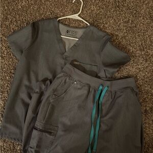 Figs Charcoal Scrub Set with Teal Accents